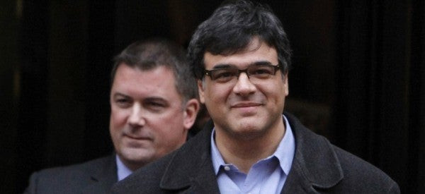 Νέες αποκαλύψεις-φωτιά από τον πρώην πράκτορα της CIA – Το νέο βιβλίο του Κυριάκου πίσω από τα σίδερα της φυλακής